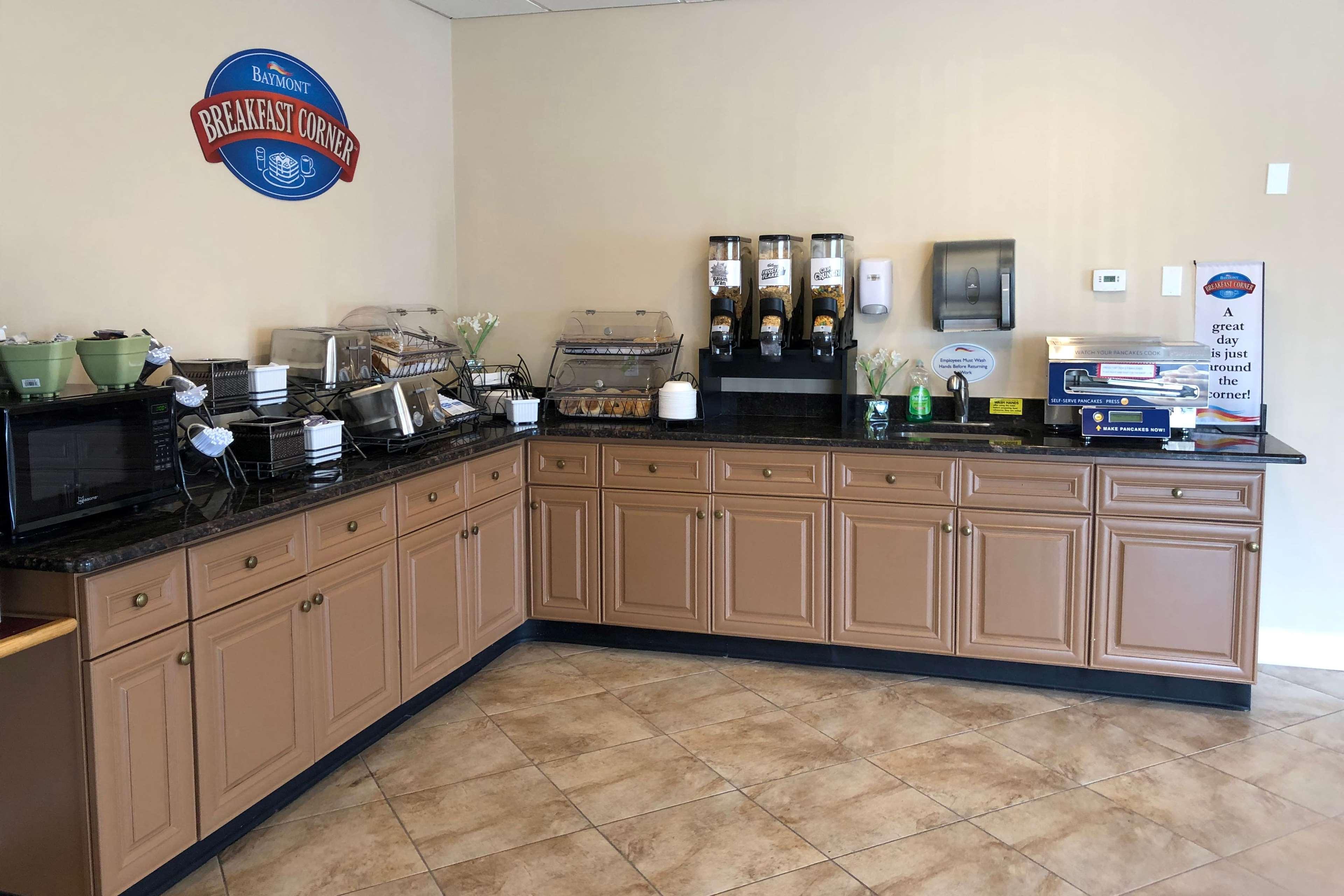 מלון Baymont By Wyndham Latham Albany Airport מראה חיצוני תמונה